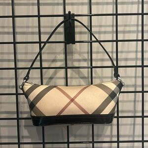 Burberry nova pouchette handbag